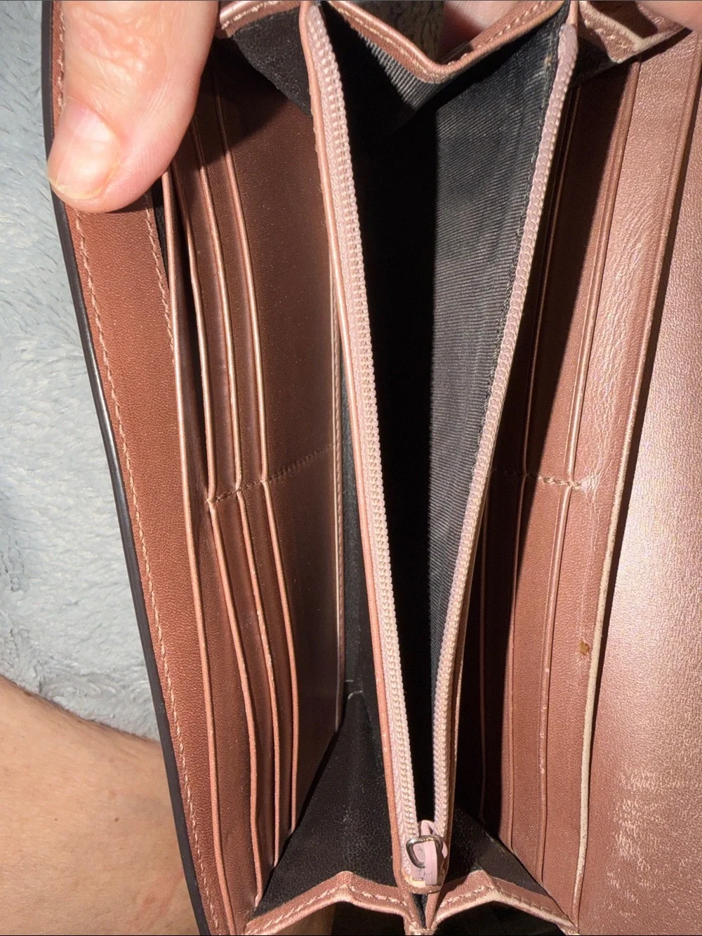 Gucci Metallic Rose Gold Signature Continental Clutch